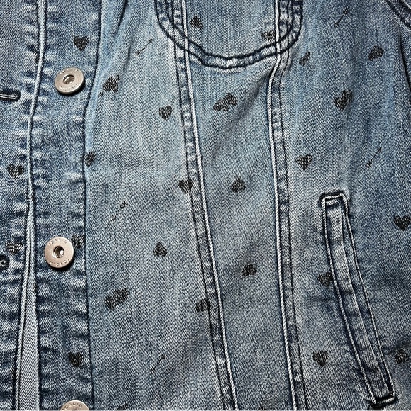 Torrid Medium-Wash Heart Arrows Denim Trucker Jacket SIZE 2 Sold Out Online - Picture 12 of 14